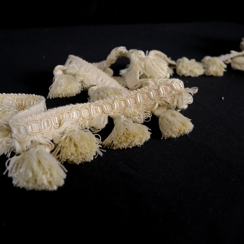 EN100 01 Off White Tassel Trim
